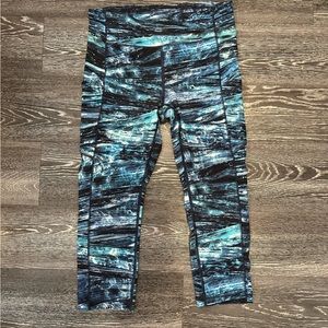 EUC lululemon speed up crop size 8